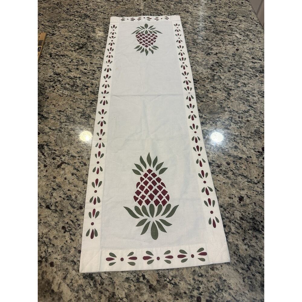 Vintage Pianthus Pineapple Table Runner 12”x36”
